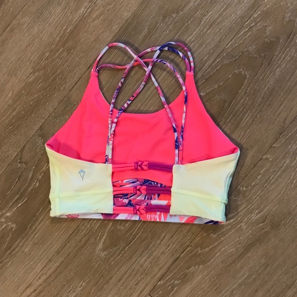 SOLD Lululemon Reversible Ocean Energy Crop - Picture 4 of 4